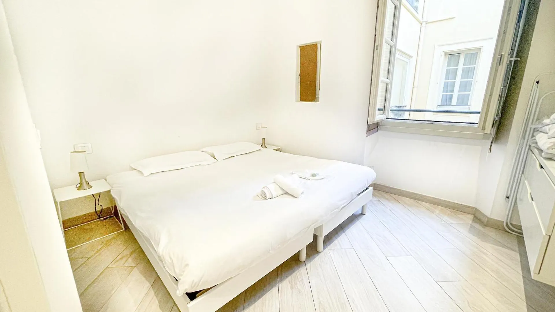 Tony Allard By Winsome Destination 2E Cannes Apartment
